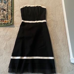 Vintage 2004 Nicole Miller formal midi dress with chiffon detail at the hem.